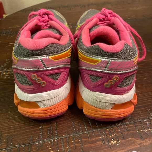 ASICS running shoes - Picture 4 of 9